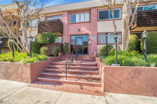 Building Photo - 5403 Newcastle Ave Unit 12