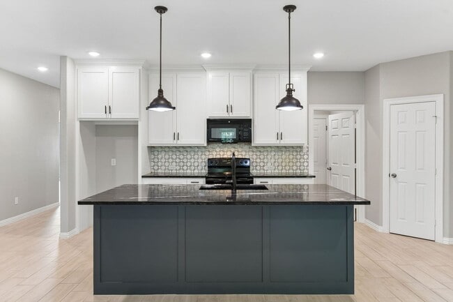 Photo - 2808 Binyon St