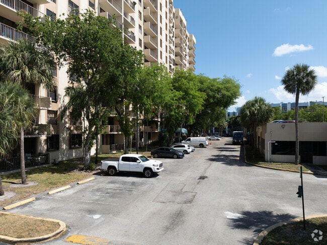 1470 NE 123rd St - Greenwich Condominiums