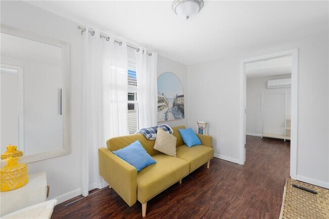 Photo - 66 Knowlesway, Upper unit