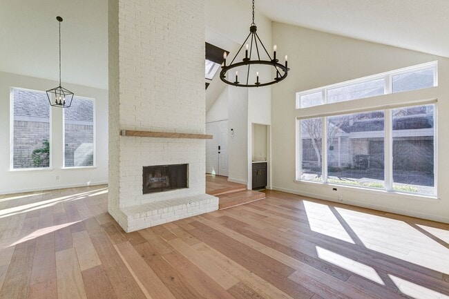 Building Photo - Museum District: Chic 2-Story newly updated home!