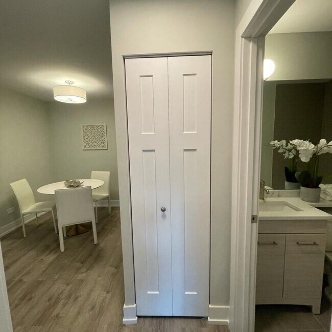 Photo - 456 W Barry Ave Unit 5