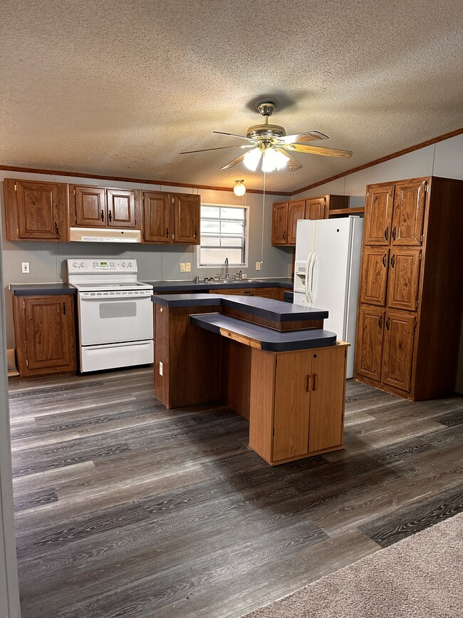 Photo - 101 West King Rd