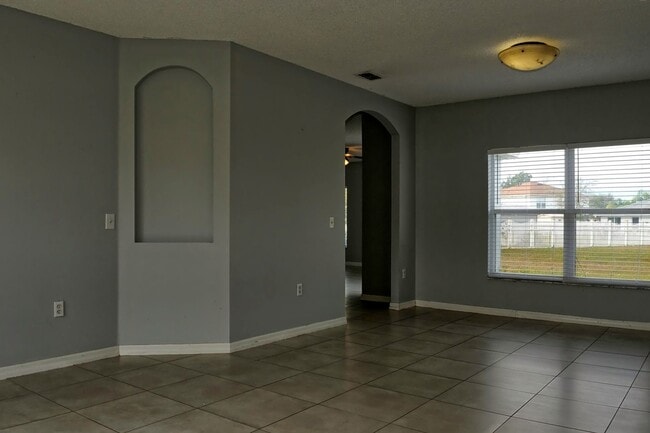 Photo - 752 Paris Dr