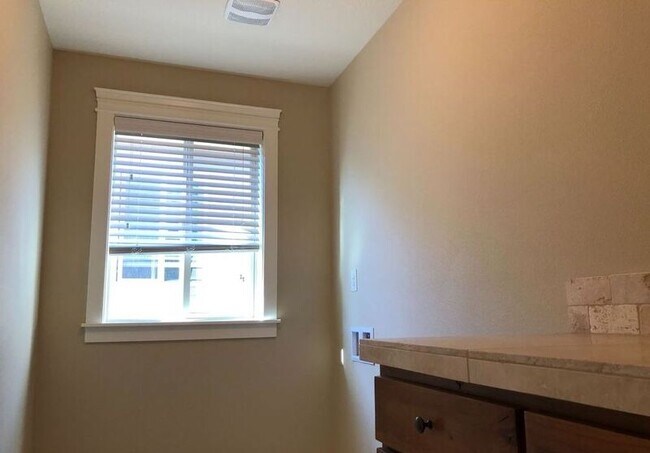 Photo - 7429 NE 58th Way