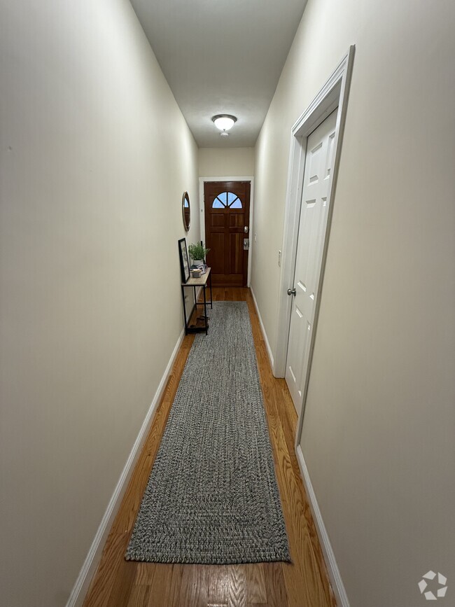 Building Photo - 58 Medford St Unit 1 Rental