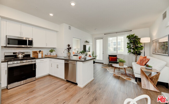 Photo - 1900 Inland Empire Blvd