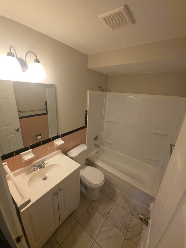 Photo - Charming 3-Bedroom Home in a Quiet St. Louis Neighborhood