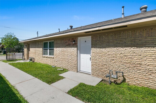 Photo - 4401 Denmark St