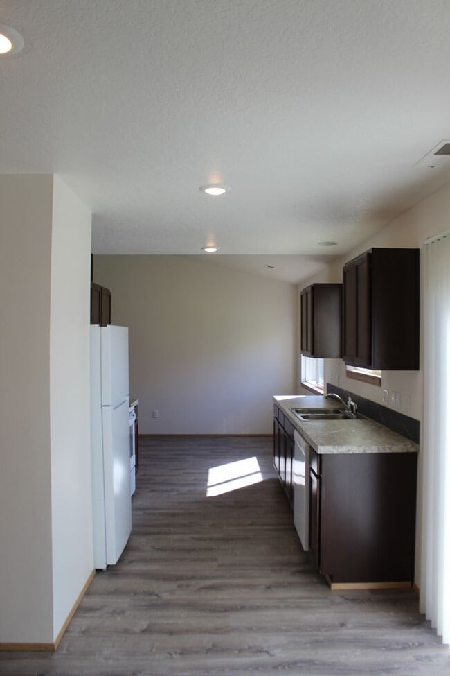 Photo - 3 bedroom 2.5 bath family home in quiet Scappoose neighborhood