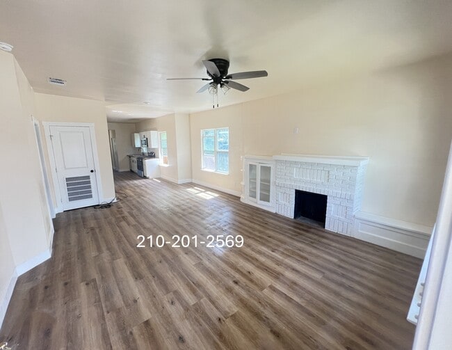 1106 W Ridgewood Ct