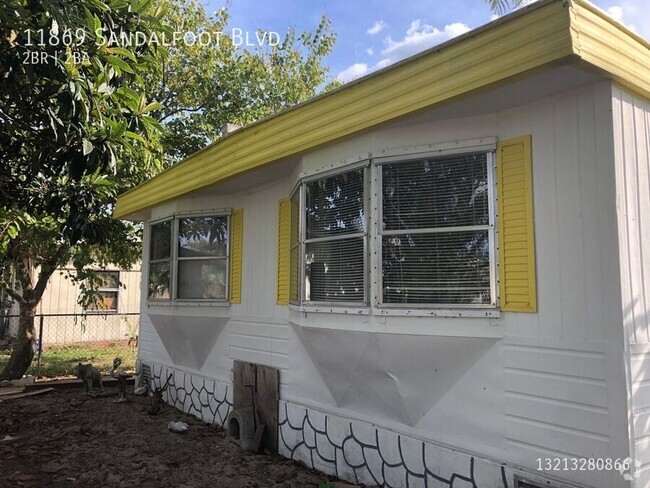 Building Photo - Beautiful 2/2 with large fence yard Mobile... Rental