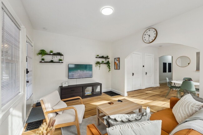 Building Photo - 3863 Byram Ave Rental