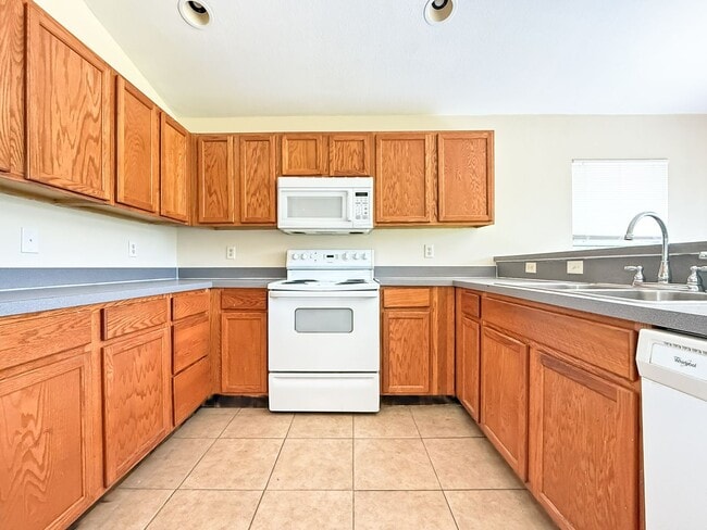 Building Photo - 349/351 Justice Ave Unit 349 Rental