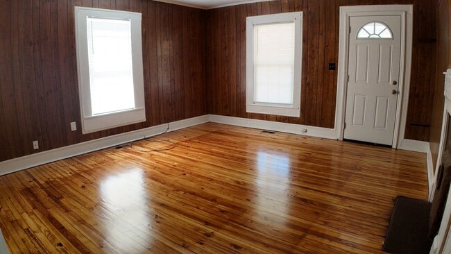 Photo - 500 Birnie St