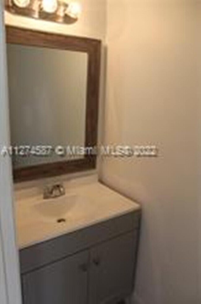 Photo - 9472 Palm Cir S