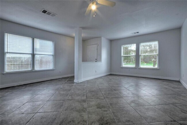 Photo - 302 Sunny Brook Dr