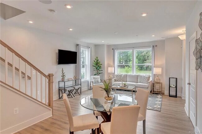 Photo - 658 Noush Ct