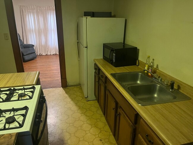 Photo - 415 E Frye Ave