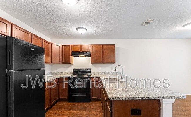 Photo - 685 Herman St