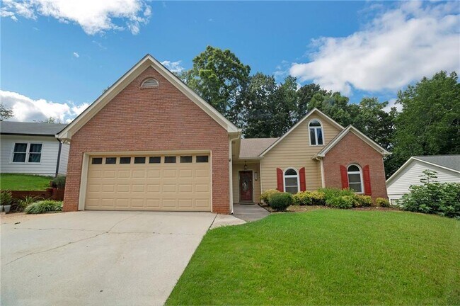 Photo - 487 Ravinia Way