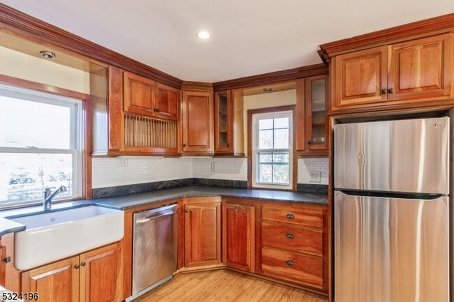 Photo - 1387 Valley Rd