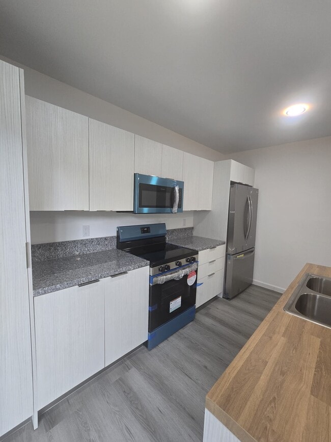 Photo - 568 NW 7th St