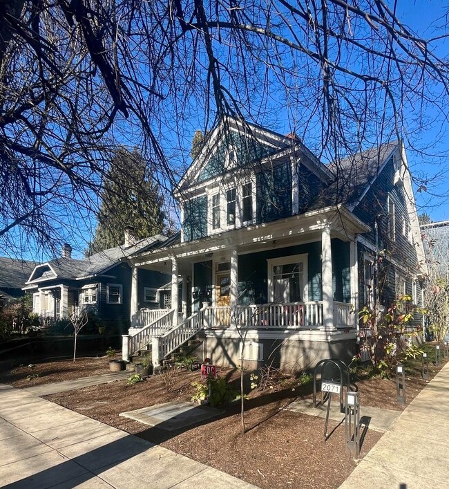 Photo - 2071 NE Davis St