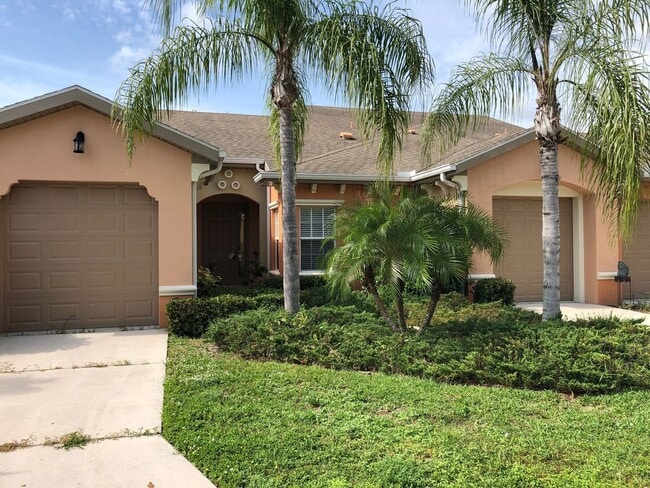 Building Photo - Must See! Beautiful 3 room /2.5 bath Gated Community W/ Pool Close to the Skyway