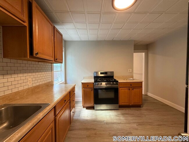 Building Photo - 41 Simpson Ave Rental