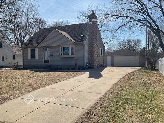 Building Photo - 2713 W 71st 1/2 St