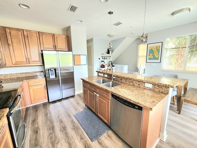 Photo - 583 NW 35th Pl