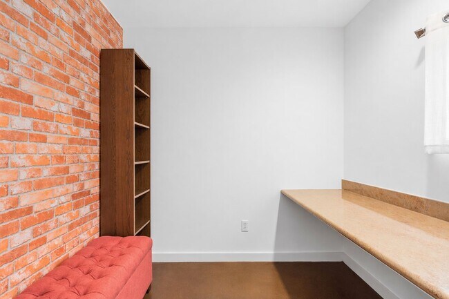 Photo - 906 Andrews St