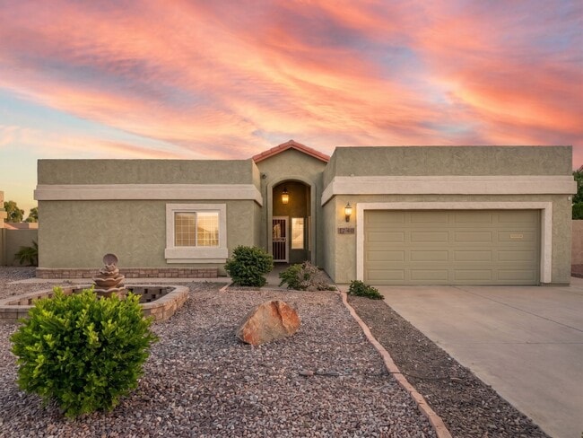 Building Photo - Spacious 4 Bedroom Pool Home in Quiet Cul De Sac