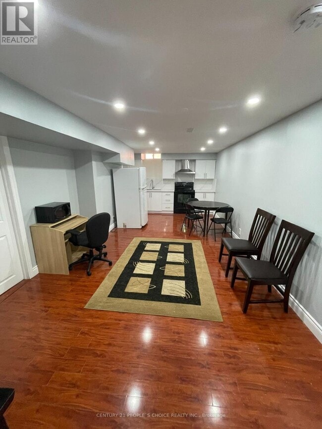 Photo - 340 Bristol Rd W