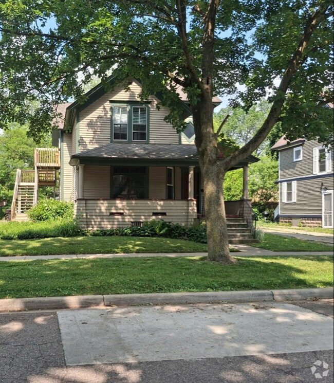 Building Photo - 516 Oak St Rental
