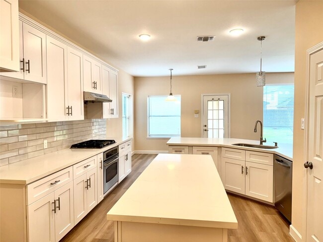 Photo - 1818 Maidenhair Ln