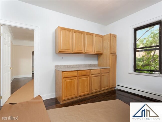 Photo - 155 E 206th St