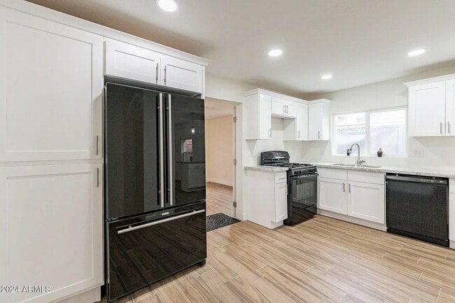 Photo - 206 E Kinderman Dr