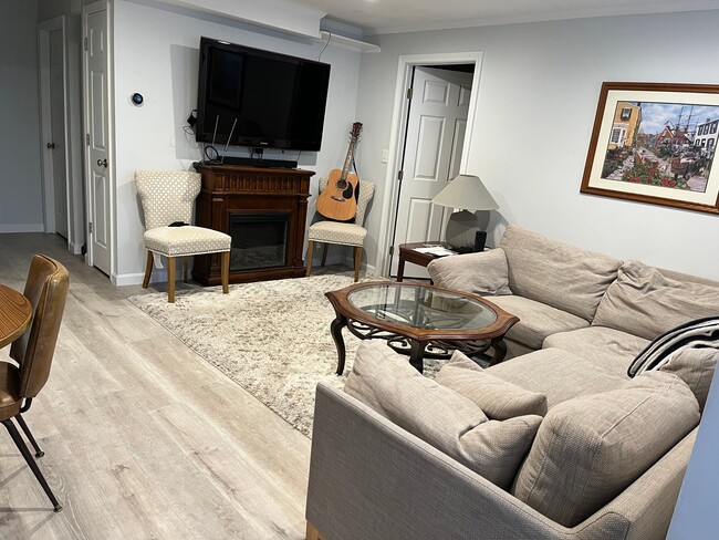 Photo - 112 Langley Rd Unidad B