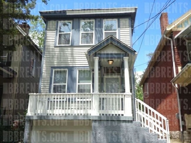 Photo - 1852 Hewitt Ave