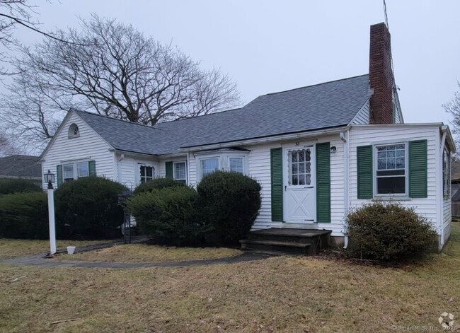 Building Photo - 32 Maplewood St Rental