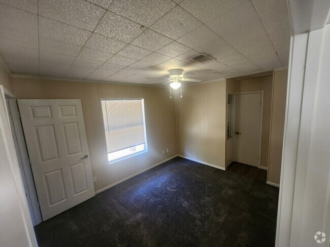 Building Photo - 113 Tamarisk St Rental