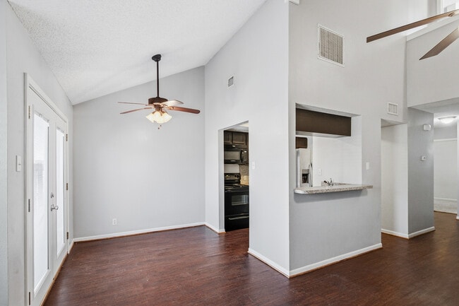 Photo - 202 Teakwood Dr