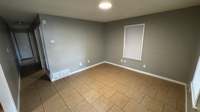 Photo - 1496 Oakwood St