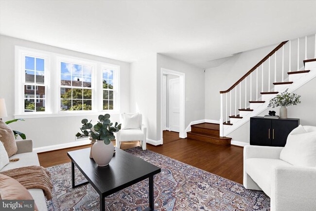 Building Photo - 218 Blenheim Rd Rental