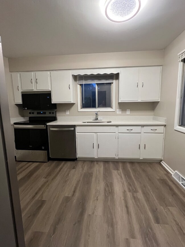 Photo - 11224 Roxbury Dr