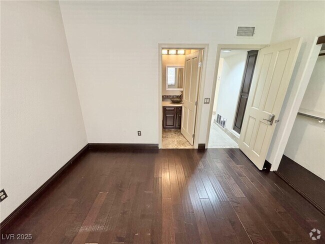 Building Photo - 8753 Rainbow Ridge Dr Rental