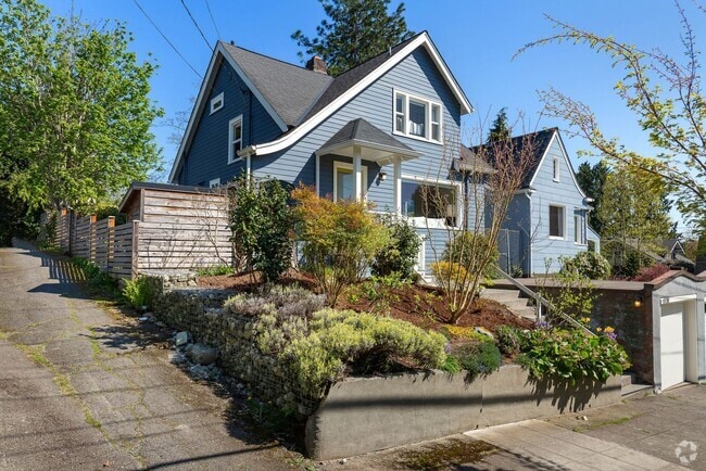 Building Photo - Remodeled Sunset Hill Home in Prime Ballar...