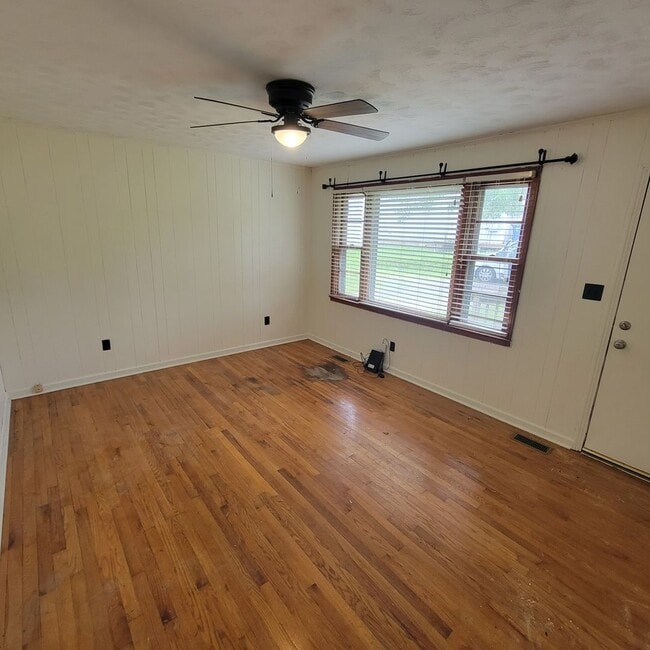 Photo - 3/1 Brick Ranch-Cookeville City-Carport